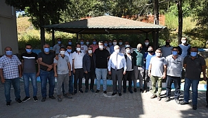 Karabağlar’da sahada bayramlaşma