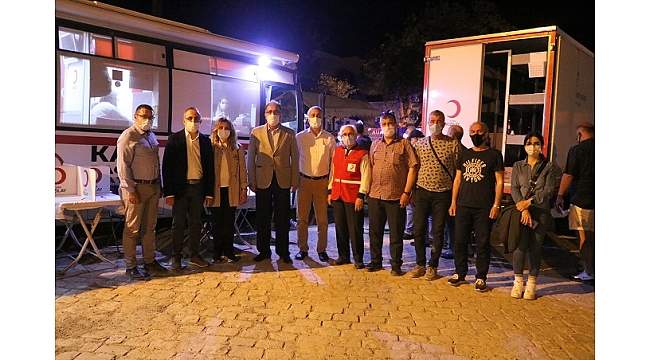 Kızılayın gece mesaisine AK Partililerden destek