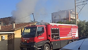 Ödemiş'te çıkan yangında bir ev kullanılamaz hale geldi