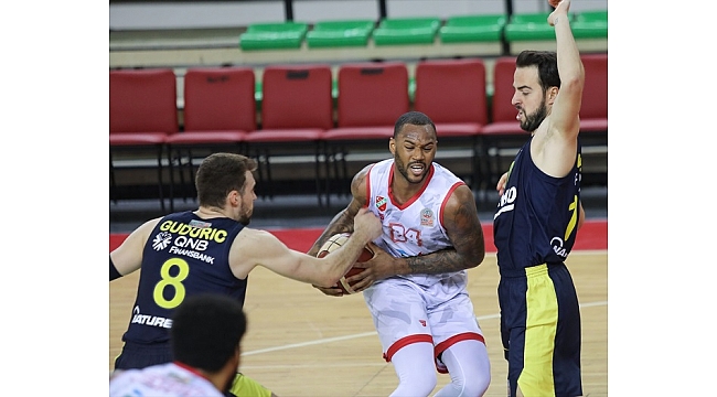 Pınar Karşıyaka evinde kaybetti 62-67