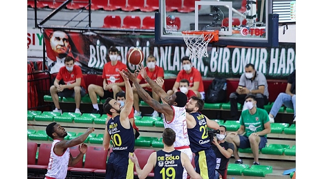 Pınar Karşıyaka İstanbul'da kaybetti