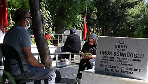Şehit yakınları Kadifekale Hava Şehitliği'ndeki kabirleri ziyaret etti