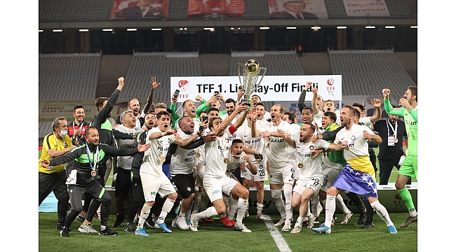 Süper Lig&#039;e yükselen Altay, kupasını aldı