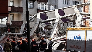 Zeytinburnu'nda 5 katlı boş bina çöktü