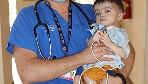 1,5 yaşındaki bebek solunum cihazından kurtuldu