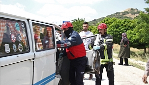 4 aracın karıştığı trafik kazasında 4 kişi yaralandı