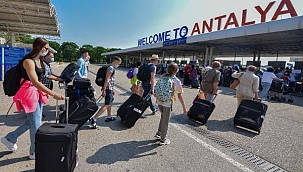 Antalya'ya 2 günde 20 bin Rus turist geldi