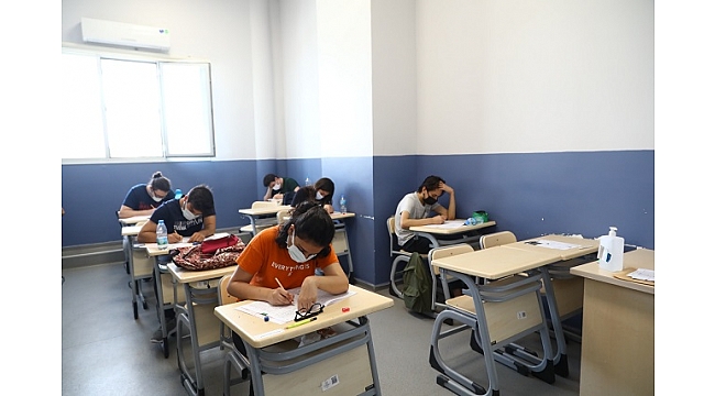 Bayraklı Belediyesinden Öğrencilere Deneme Sınavı