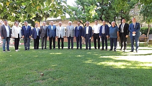 Ege ihracatının 12 dev adamı şampiyonu ziyaret etti