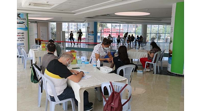 Fabrika çalışanları aşılanıyor