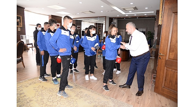 Genç sporcuları Başkan uğurladı