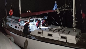 Geri itilen lastik bottaki sığınmacı kurtarıldı