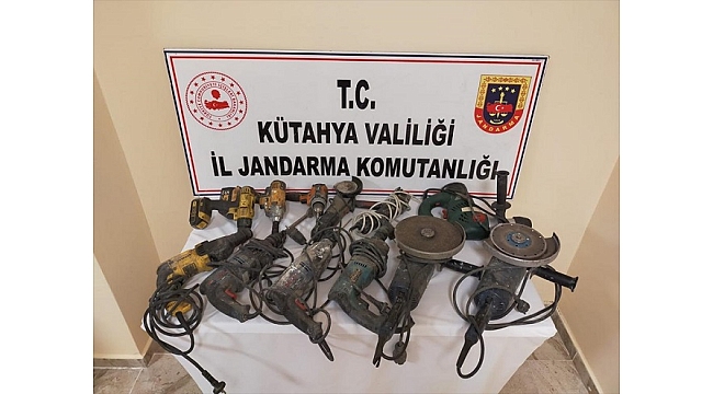 İş yerinden hırsızlık olayına ilişkin 3 zanlı tutuklandı