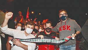 Karşıyaka tek yürek: Ay-Yıldız var göğsümüzde!