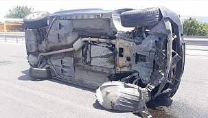 Manisa'da devrilen otomobildeki 4 kişi yaralandı