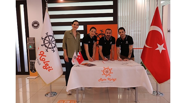 Rota Koleji Voleybol  Takımı Yeni  Teknik Kadrosuyla  İmzaları Attı.