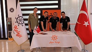 Rota Koleji Voleybol Takımı Yeni Teknik Kadrosuyla İmzaları Attı.