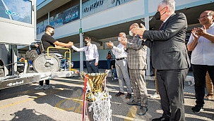 Şampiyonlar İzmir marşıyla karşılandı