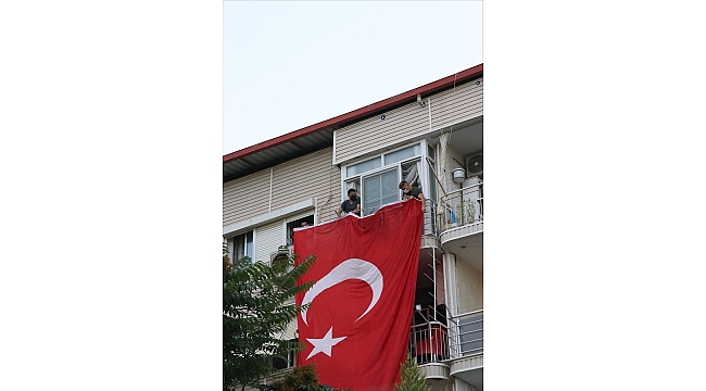 Şehit olan askerin İzmir'deki ailesine acı haber verildi