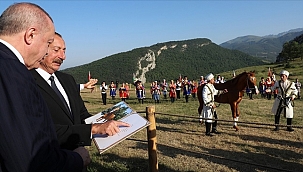 Şuşa'da at yarışını beraber izlediler