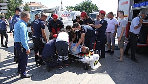 2 kamyonet ve 1 tırın çarpıştığı kazada 3 kişi yaralandı
