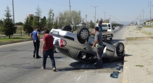 Afyonkarahisar'da devrilen otomobildeki 5 kişi yaralandı