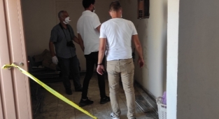 Apartman boşluğunda erkek cesedi bulundu