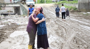 Arhavi'de hasar tespit ve temizlik çalışmaları devam ediyor