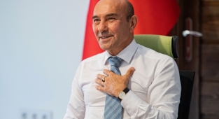 Başkan Soyer’den Abdurrahim Karakoçlu bayram mesajı