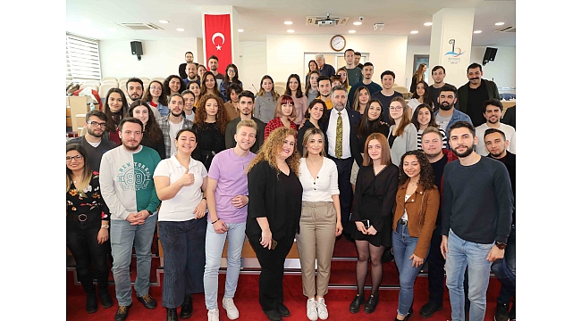 Bayraklı Belediyesi Ve Skgd'den Gençler İçin Ab Projesi
