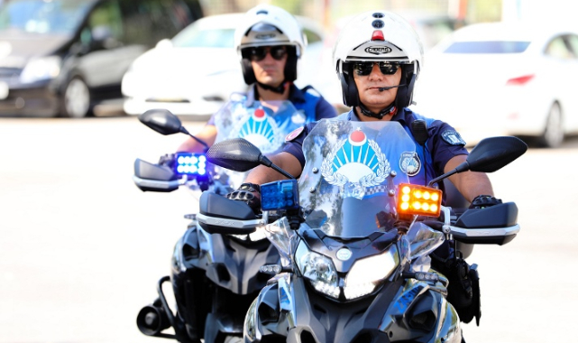 Bayraklı'da Motorize Zabıta Ekipleri Göreve Başladı