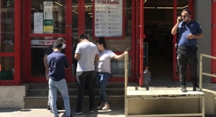 Bıçaklı saldırgan teslim oldu