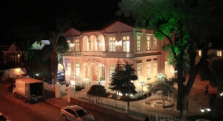 Buca’nın eski köşkünde yeni sanatçılar yetişiyor