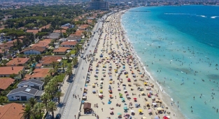 Çeşme'de günlük nüfus 1 milyonu aşıyor