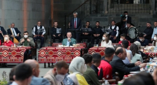 Cumhurbaşkanı Erdoğan Erzurum'da gençlerle buluştu