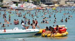 Didim'de tatilciler plajlara akın etti