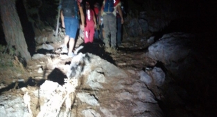 Fethiye'de kayalıklarda mahsur kalan iki kişi kurtarıldı