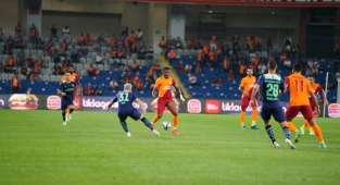Galasaray evinde kaybetti 2-1