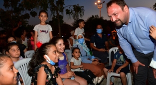 Gümrükçü Sinema Akşamlarında Vatandaşlarla Buluştu