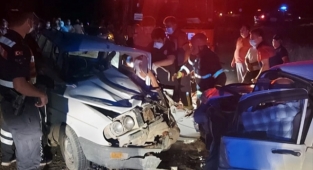 İki otomobilin çarpışması sonucu 1 kişi öldü, 9 kişi yaralandı