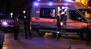 Manisa'da bıçaklı kavgada bir kişi ağır yaralandı