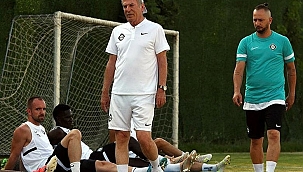 Mustafa Denizli, yeni sezon öncesi Altay'la ilk antrenmanına çıktı