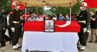 Şehitlerimiz toprağa verildi