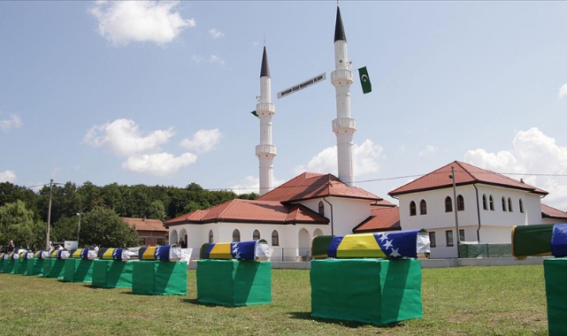 Sırpların katlettiği 12 sivil daha toprağa verildi