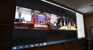 Siyasi partiler video konferans aracılığıyla bayramlaştı