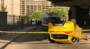 Takla atan otomobilin çarptığı kaldırımda yürüyen yaya öldü