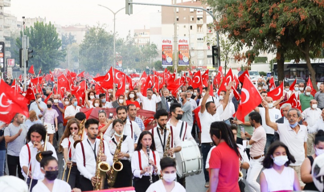30 Ağustos Coşkusunu Bayraklı Sokaklarına Taşıdı