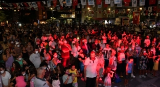 30 Ağustos Narlıdere'de coşkuyla kutlandı!