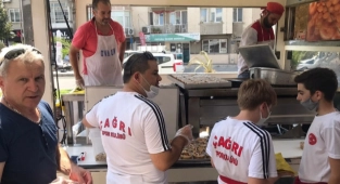 AK Saçlılardan aşure günü etkinliği