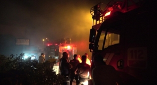 Alüminyum doğrama atölyesinde çıkan yangında hasar oluştu